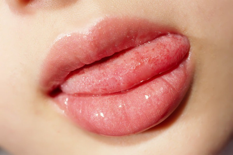 唇と舌が色っぽい！