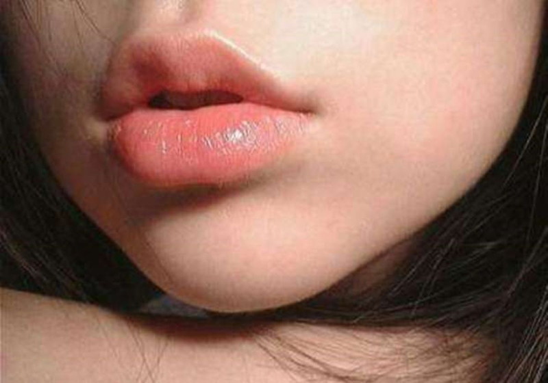 プルプルの唇が魅力に溢れてて…