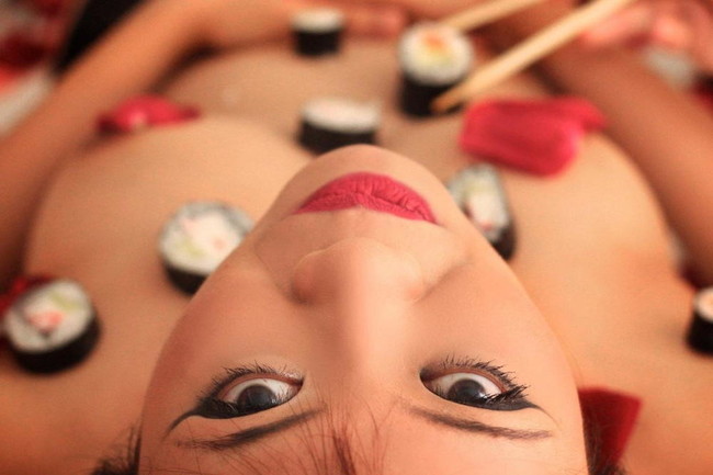 女体盛りといえば寿司！